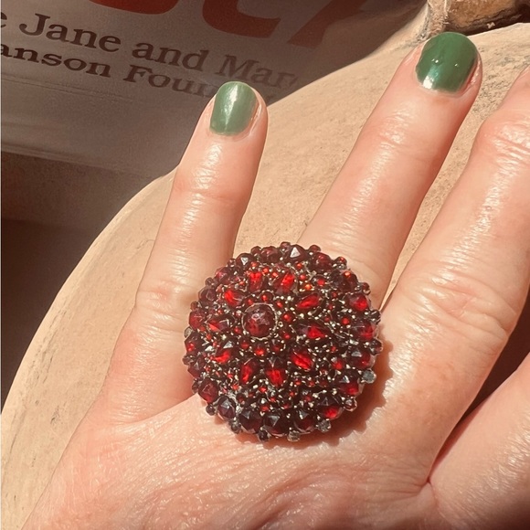 Spectacular Gold and Garnet Cocktail Ring - Picture 3 of 9
